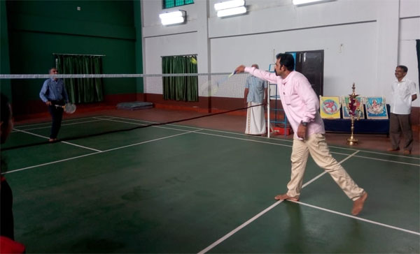 Shuttle Badminton (2)